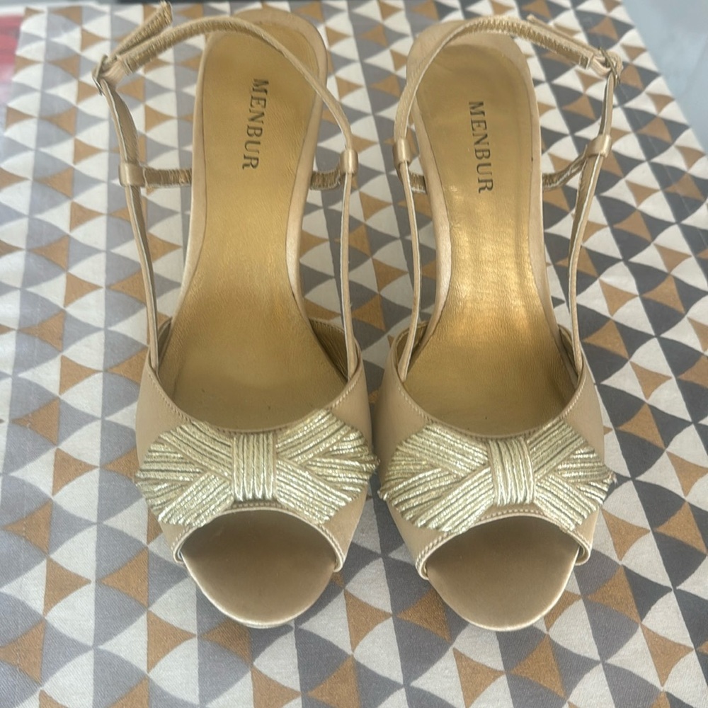 Menbur gold peep toe bow heels 8.5 39